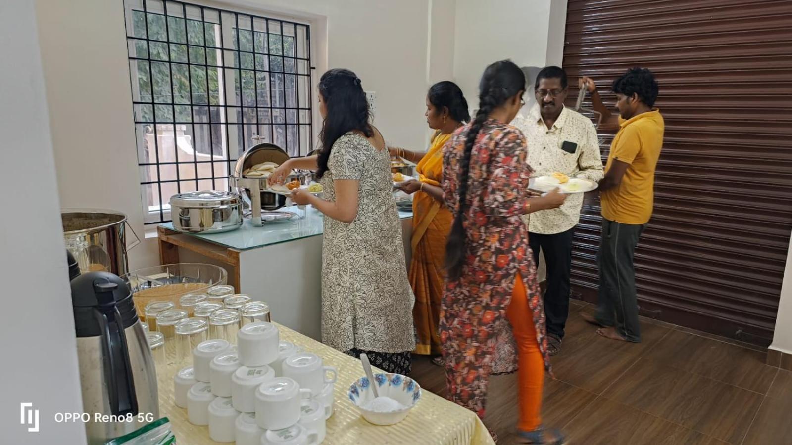 Bed and Breakfast Jn Residency Perungudi Ченнаи Экстерьер фото